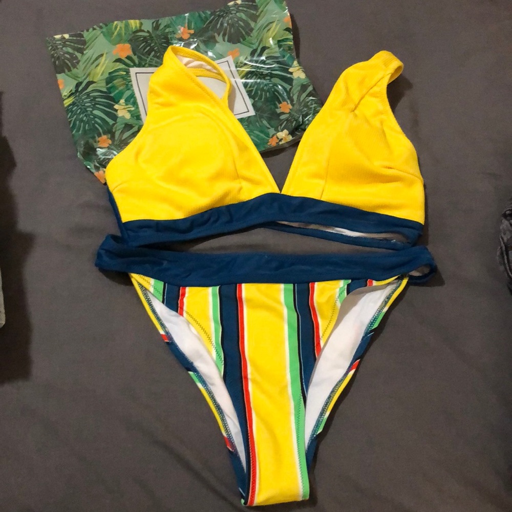 CUPSHE bikini
